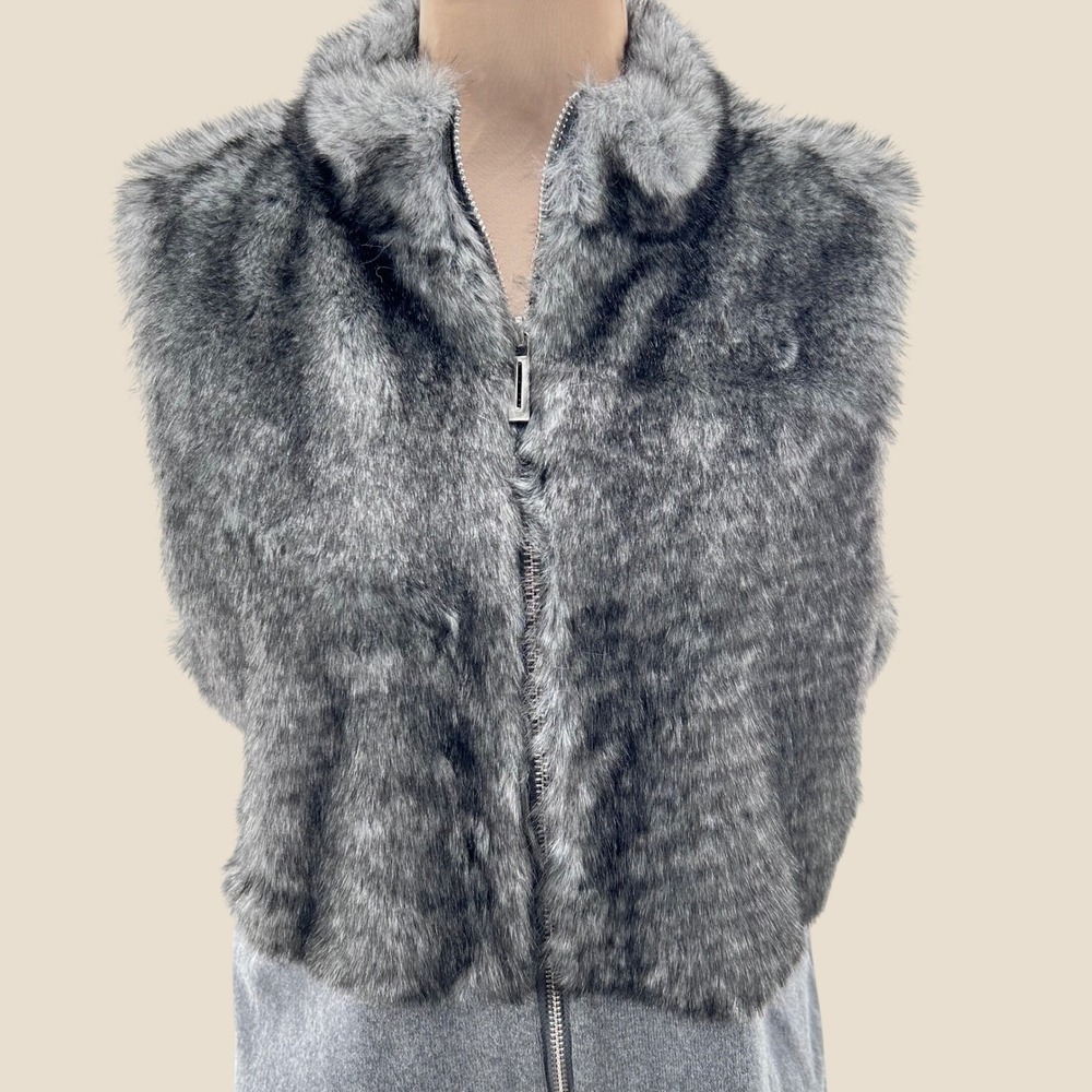 Chicos Zenergy Grey Faux Fur Front Cashmere Blend Knit Back Zip Vest Size 0 S